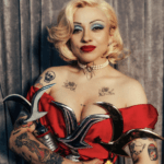 Mon Laferte conquista el Festival de Viña del Mar y recibe la Gaviota de Platino